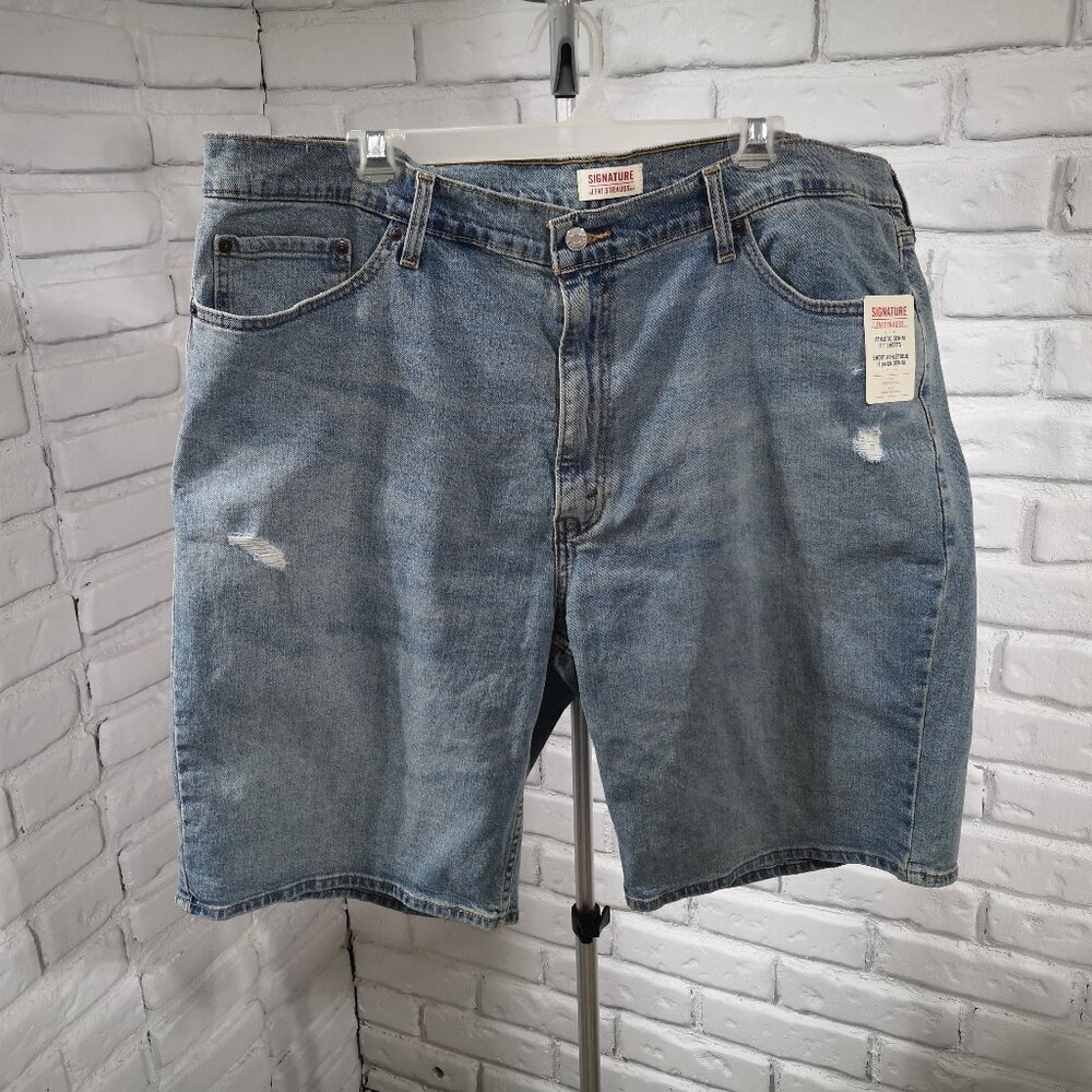 NWT Signature by Levi Strauss Men's Size 42 Light Wash Athletic Denim Shorts